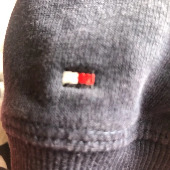 TOMMY HILFIGER BOYS LONG SLEEVES ZIP UP HOODIE IN RED BLUE AND GRAY SIZE M 12/14 - Picture 6 of 11